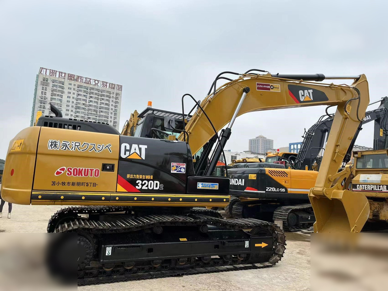 CATERPILLAR 320D2 - حفارات زحافة: صور 2 CATERPILLAR 320D2 - حفارات زحافة: صور 2
