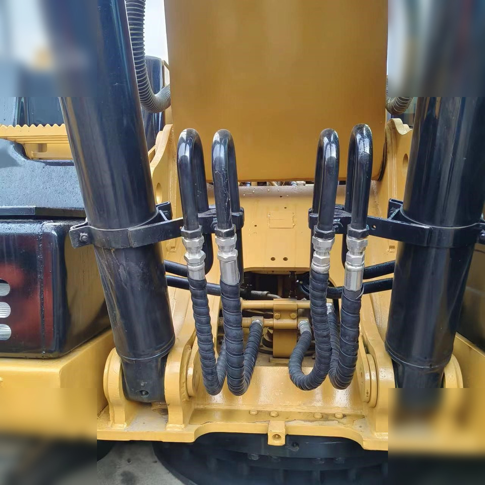 CATERPILLAR 320D2 - حفارات زحافة: صور 5 CATERPILLAR 320D2 - حفارات زحافة: صور 5