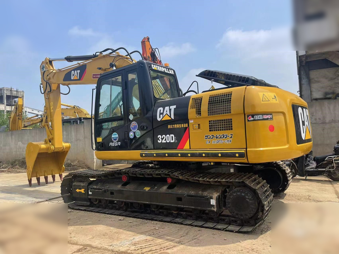 CATERPILLAR 320DL - حفارات زحافة: صور 2 CATERPILLAR 320DL - حفارات زحافة: صور 2