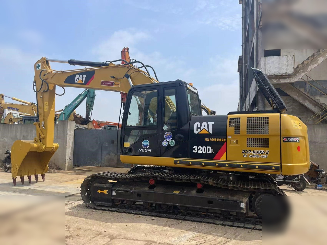 CATERPILLAR 320DL - حفارات زحافة: صور 1 CATERPILLAR 320DL - حفارات زحافة: صور 1