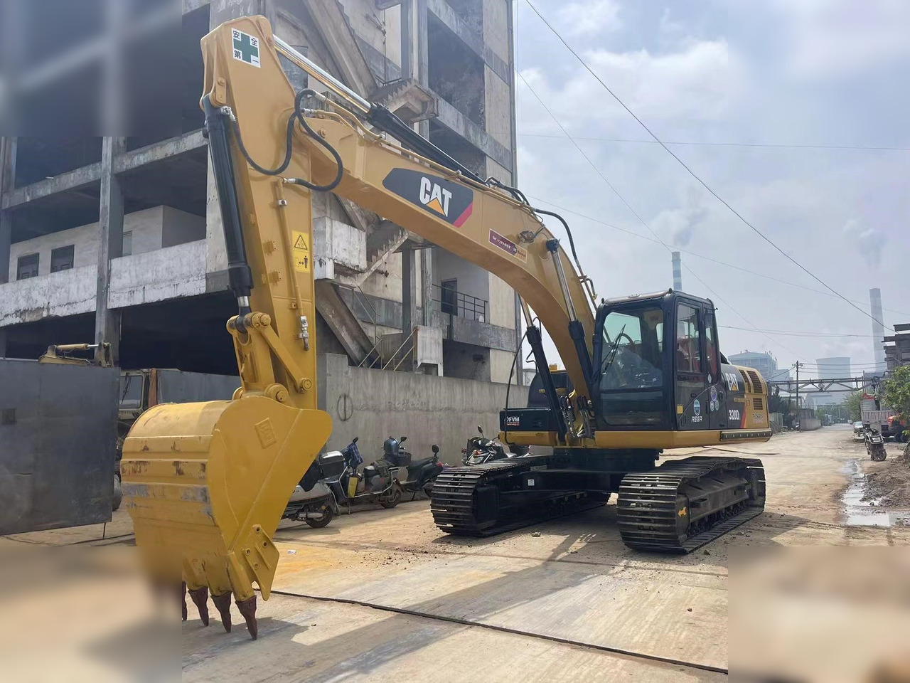 CATERPILLAR 320DL - حفارات زحافة: صور 1 CATERPILLAR 320DL - حفارات زحافة: صور 1