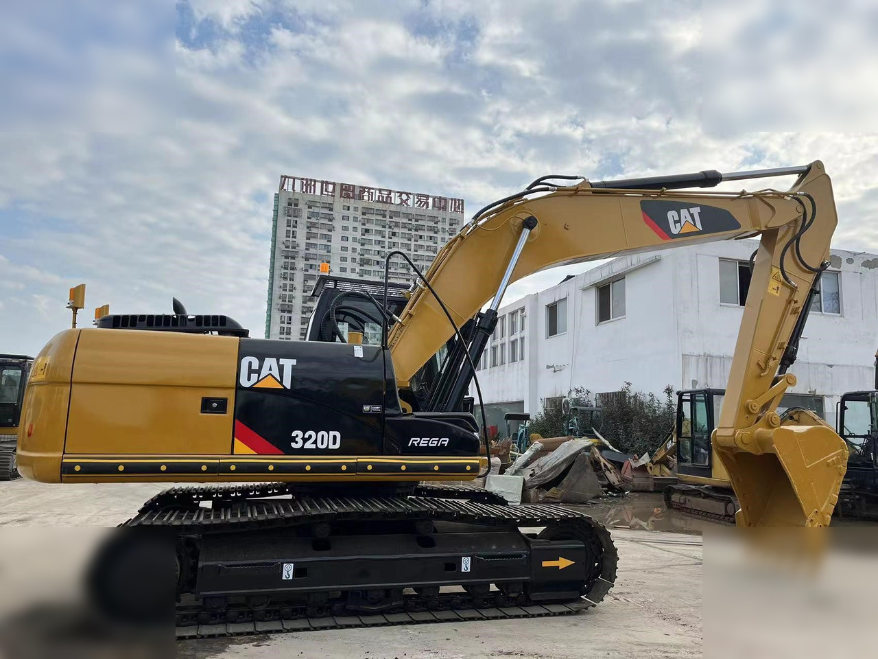 CATERPILLAR 320D - حفارات زحافة: صور 4 CATERPILLAR 320D - حفارات زحافة: صور 4