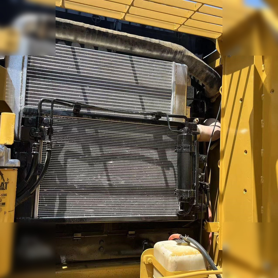 حفارات زحافة CATERPILLAR 323DL: صور 6