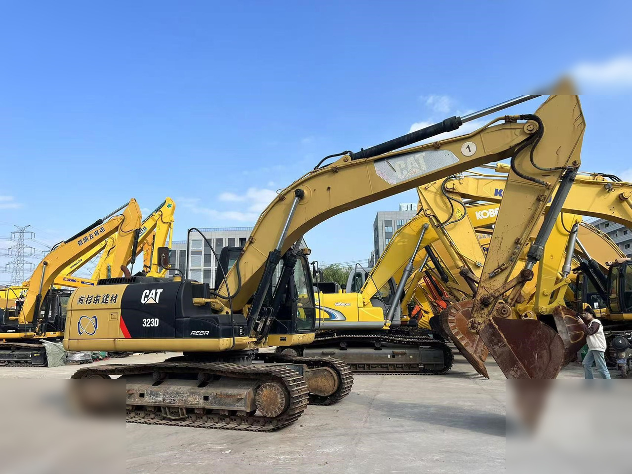 CATERPILLAR 323D - حفارات زحافة: صور 1 CATERPILLAR 323D - حفارات زحافة: صور 1