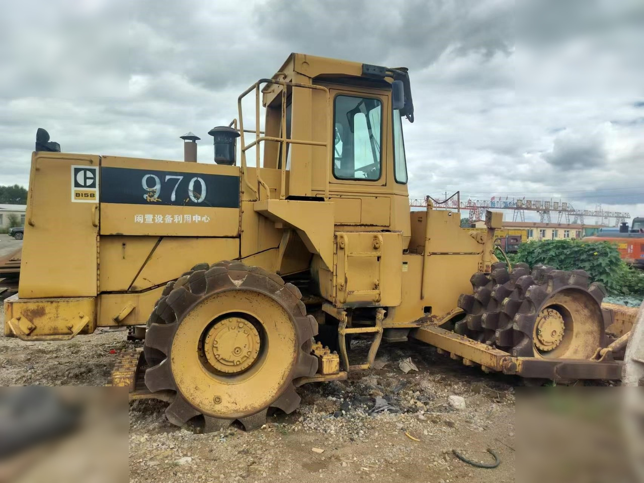 CATERPILLAR 815B - مدحلة الأسفلت: صور 1 CATERPILLAR 815B - مدحلة الأسفلت: صور 1