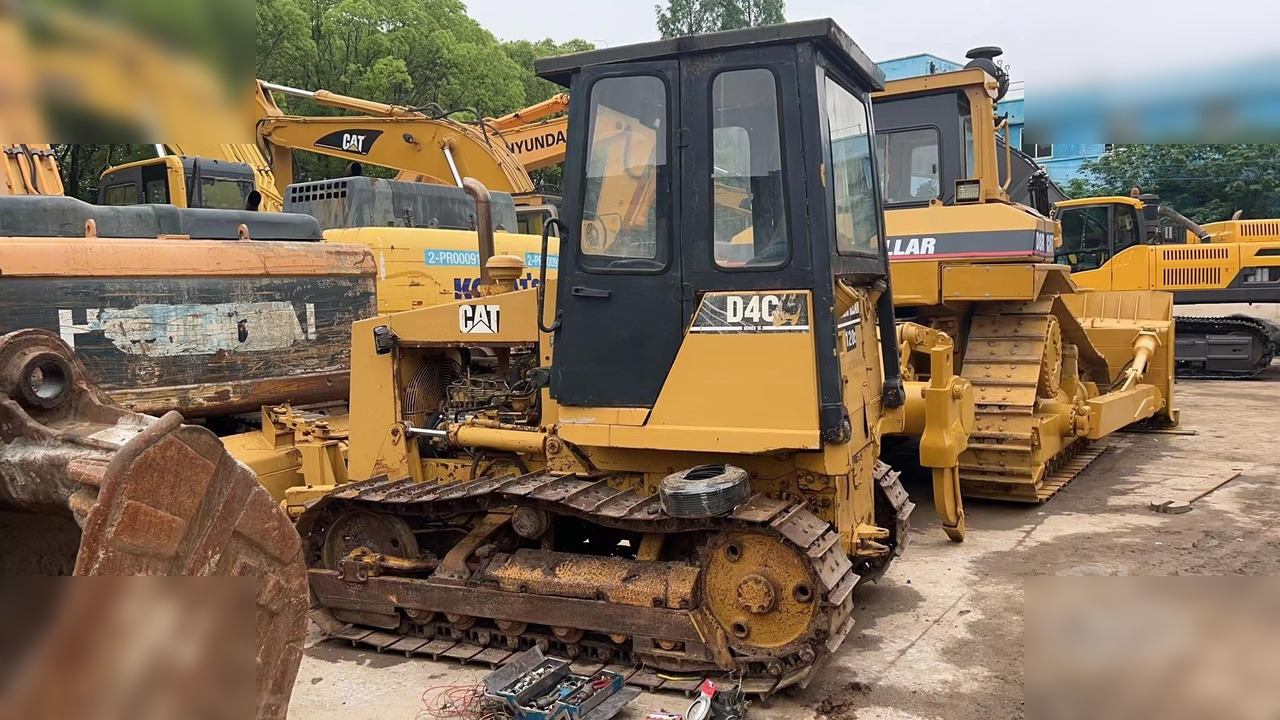 CATERPILLAR D4C - بلدوزر: صور 5 CATERPILLAR D4C - بلدوزر: صور 5