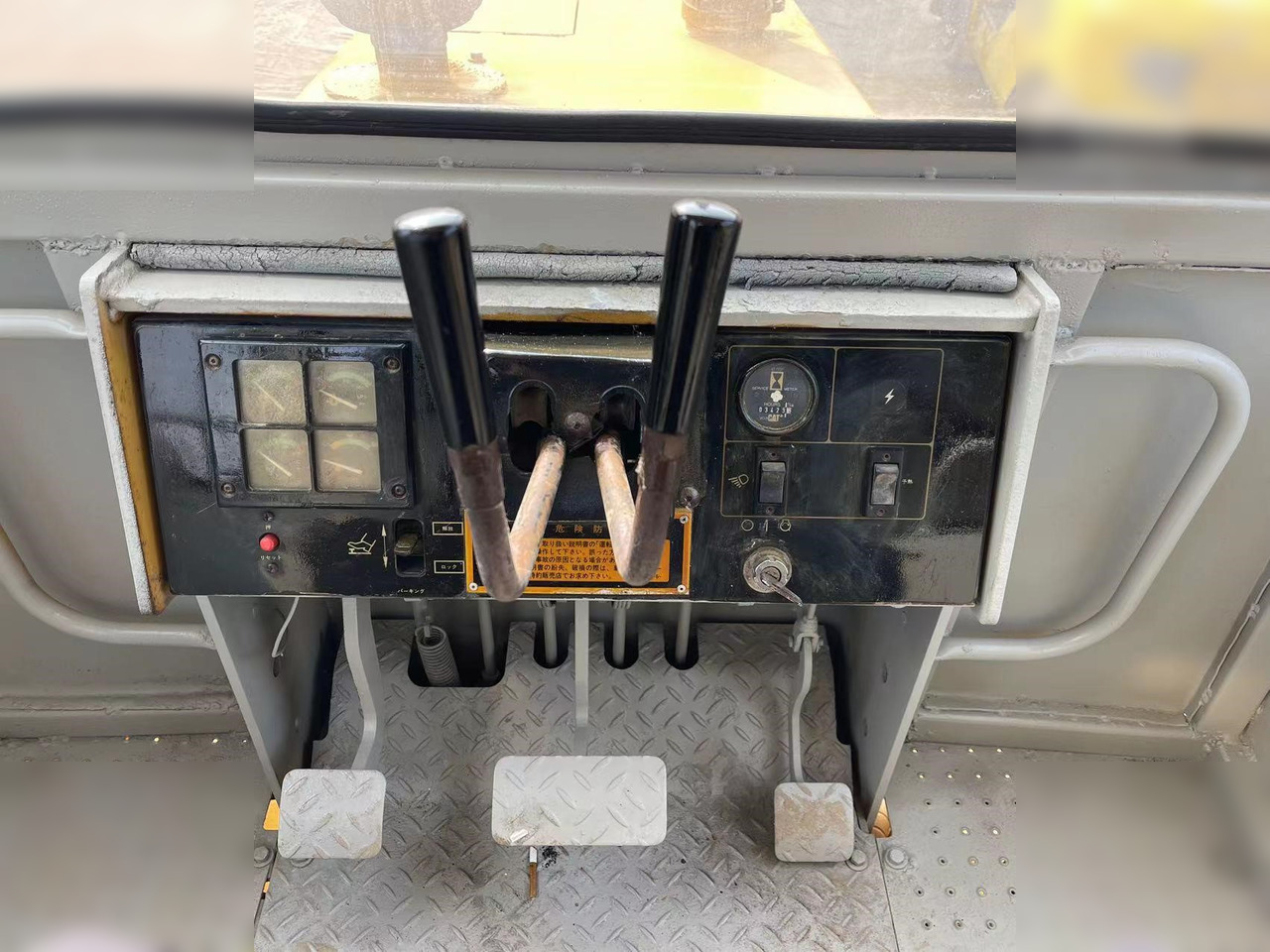 CATERPILLAR D4C - بلدوزر: صور 5 CATERPILLAR D4C - بلدوزر: صور 5