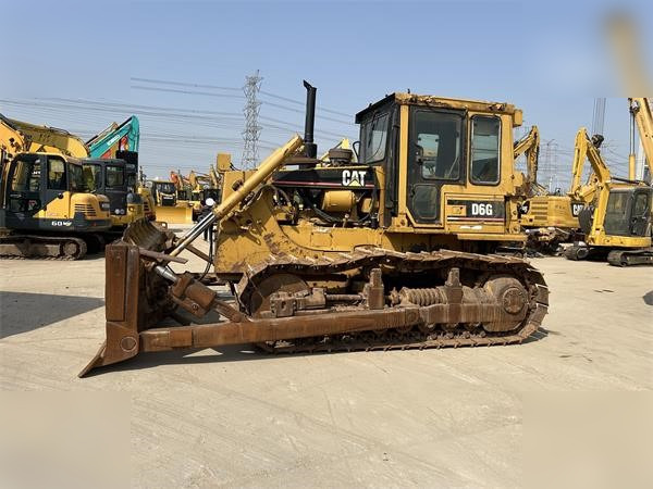 CATERPILLAR D6G - بلدوزر: صور 3 CATERPILLAR D6G - بلدوزر: صور 3