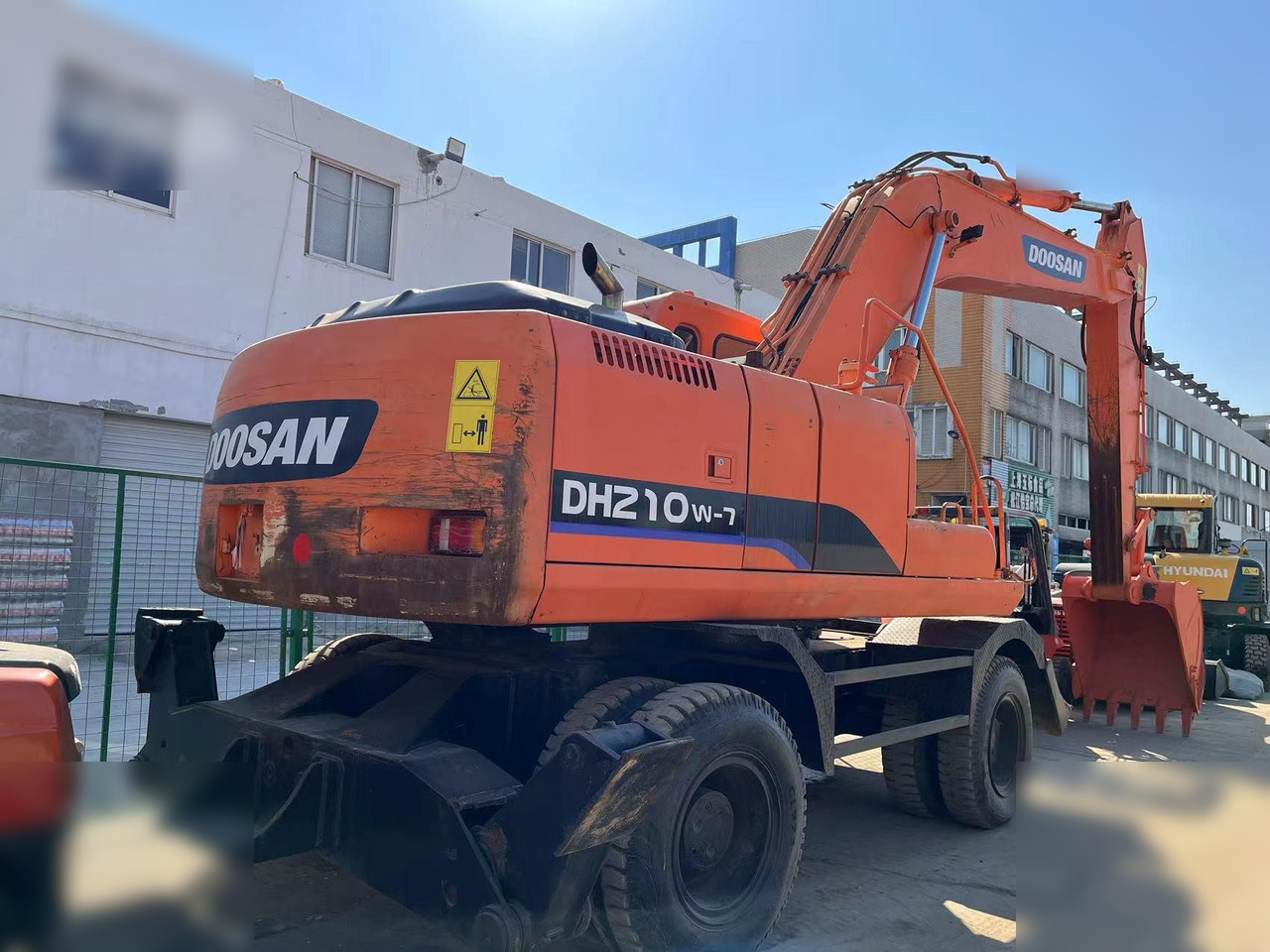 DOOSAN DH210W-7 - حفارة على عجلات: صور 2 DOOSAN DH210W-7 - حفارة على عجلات: صور 2