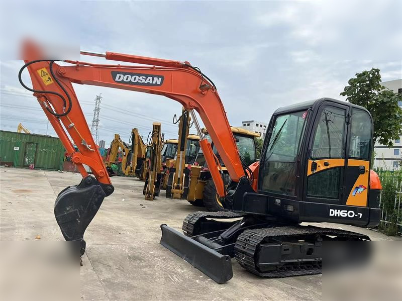 DOOSAN DH60-7 - حفارات زحافة: صور 4 DOOSAN DH60-7 - حفارات زحافة: صور 4