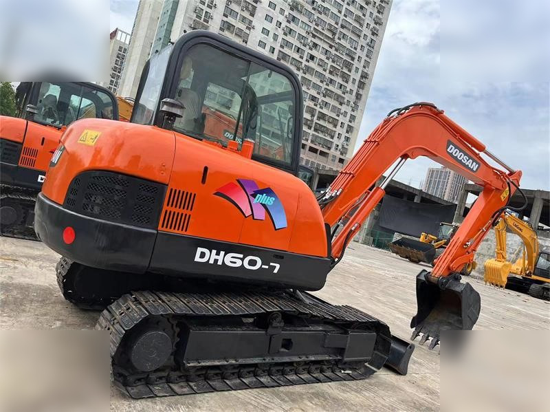 DOOSAN DH60-7 - حفارات زحافة: صور 1 DOOSAN DH60-7 - حفارات زحافة: صور 1