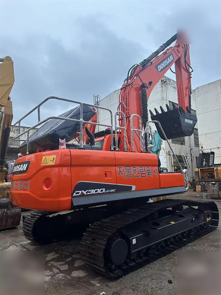 DOOSAN DX300 LC-9C - حفارات زحافة: صور 1 DOOSAN DX300 LC-9C - حفارات زحافة: صور 1