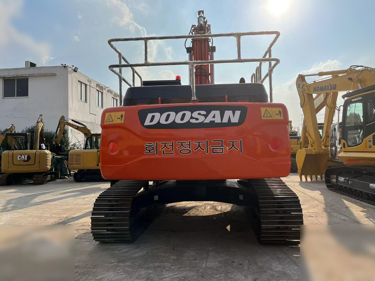DOOSAN DX300 LC-9C - حفارات زحافة: صور 2 DOOSAN DX300 LC-9C - حفارات زحافة: صور 2