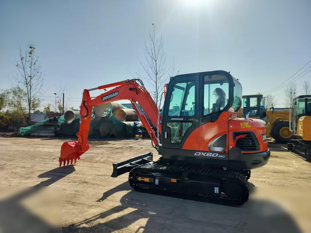 DOOSAN DX60-9C - حفارات زحافة: صور 1 DOOSAN DX60-9C - حفارات زحافة: صور 1