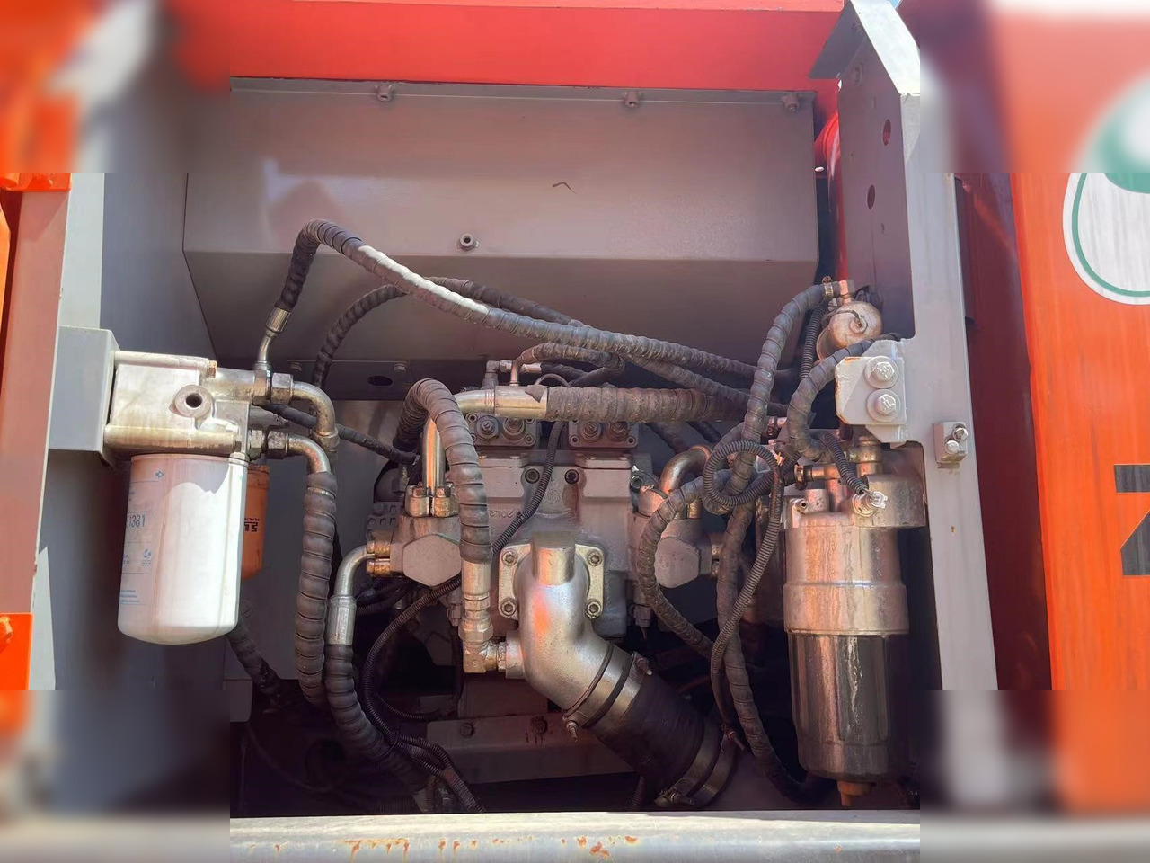 HITACHI ZX200-3 - حفارات زحافة: صور 5 HITACHI ZX200-3 - حفارات زحافة: صور 5