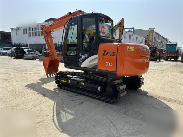 HITACHI ZX70 - حفارات زحافة: صور 4 HITACHI ZX70 - حفارات زحافة: صور 4