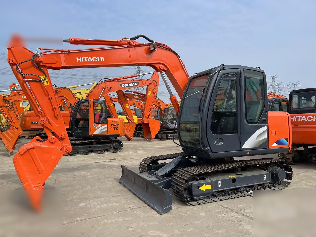 HITACHI ZX70 - حفارات زحافة: صور 1 HITACHI ZX70 - حفارات زحافة: صور 1