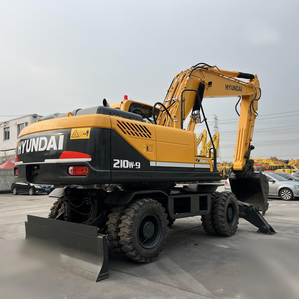 HYUNDAI ROBEX 210W-9 - حفارة على عجلات: صور 3 HYUNDAI ROBEX 210W-9 - حفارة على عجلات: صور 3