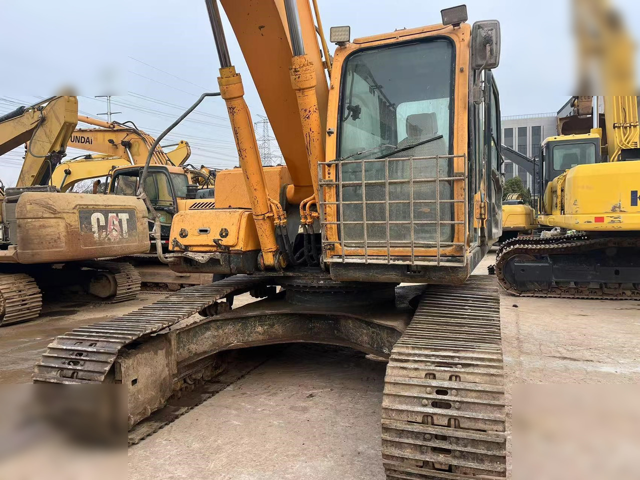 HYUNDAI ROBEX 220 LC-9S - حفارات زحافة: صور 4 HYUNDAI ROBEX 220 LC-9S - حفارات زحافة: صور 4