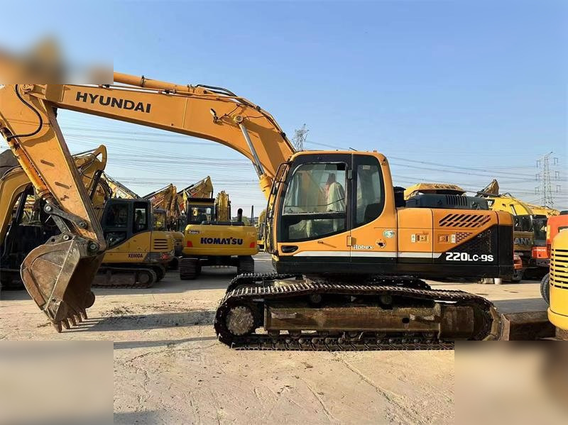 HYUNDAI ROBEX 220 LC-9S - حفارات زحافة: صور 1 HYUNDAI ROBEX 220 LC-9S - حفارات زحافة: صور 1
