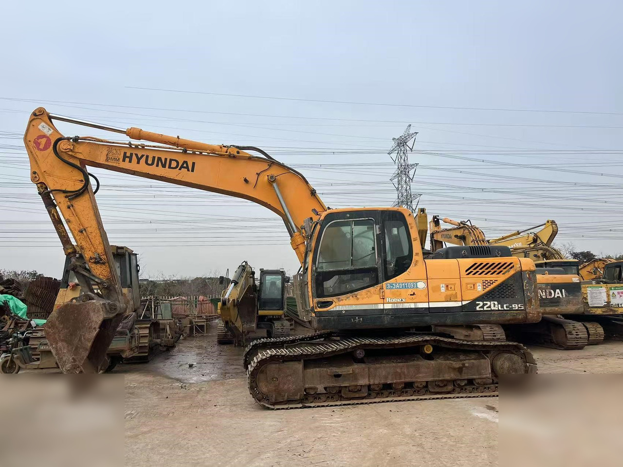 HYUNDAI ROBEX 220 LC-9S - حفارات زحافة: صور 1 HYUNDAI ROBEX 220 LC-9S - حفارات زحافة: صور 1