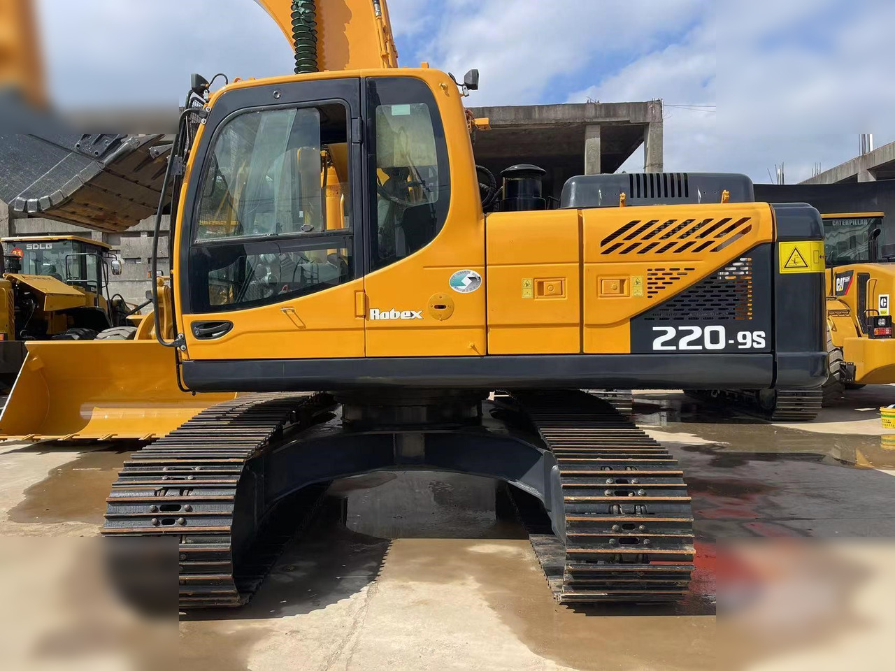 HYUNDAI ROBEX 220 LC-9S - حفارات زحافة: صور 4 HYUNDAI ROBEX 220 LC-9S - حفارات زحافة: صور 4