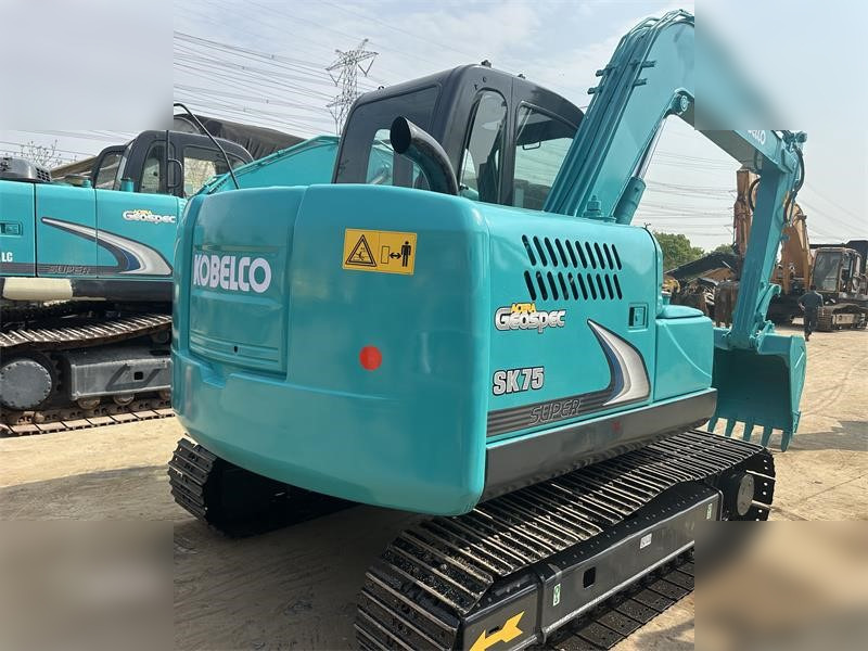 KOBELCO SK75-8 - حفارات زحافة: صور 4 KOBELCO SK75-8 - حفارات زحافة: صور 4