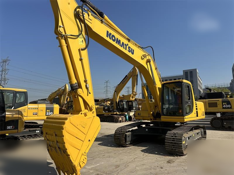 KOMATSU PC220-6 - حفارات زحافة: صور 3 KOMATSU PC220-6 - حفارات زحافة: صور 3