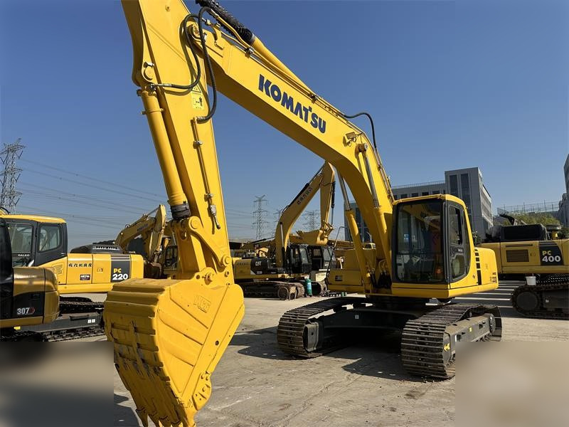 KOMATSU PC220-6 - حفارات زحافة: صور 3 KOMATSU PC220-6 - حفارات زحافة: صور 3