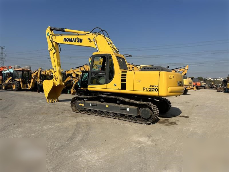 KOMATSU PC220-6 - حفارات زحافة: صور 1 KOMATSU PC220-6 - حفارات زحافة: صور 1