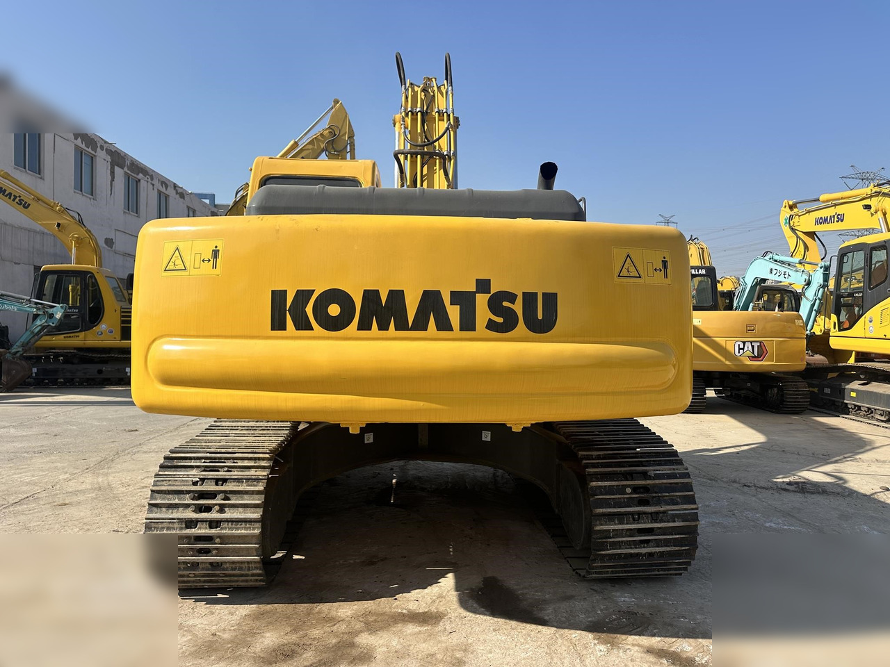KOMATSU PC220-6 - حفارات زحافة: صور 2 KOMATSU PC220-6 - حفارات زحافة: صور 2