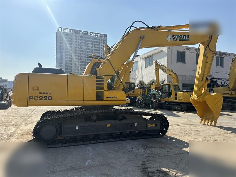 KOMATSU PC220-6 - حفارات زحافة: صور 4 KOMATSU PC220-6 - حفارات زحافة: صور 4