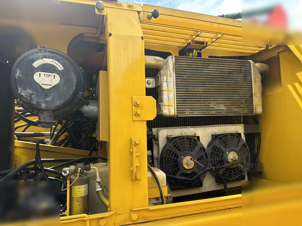 KOMATSU PC220-7 - حفارات زحافة: صور 4 KOMATSU PC220-7 - حفارات زحافة: صور 4