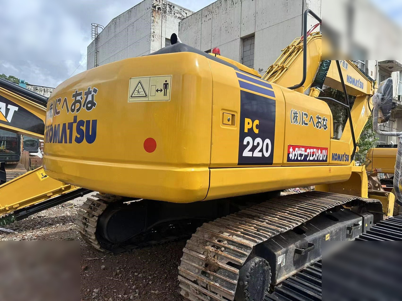 KOMATSU PC220-7 - حفارات زحافة: صور 1 KOMATSU PC220-7 - حفارات زحافة: صور 1