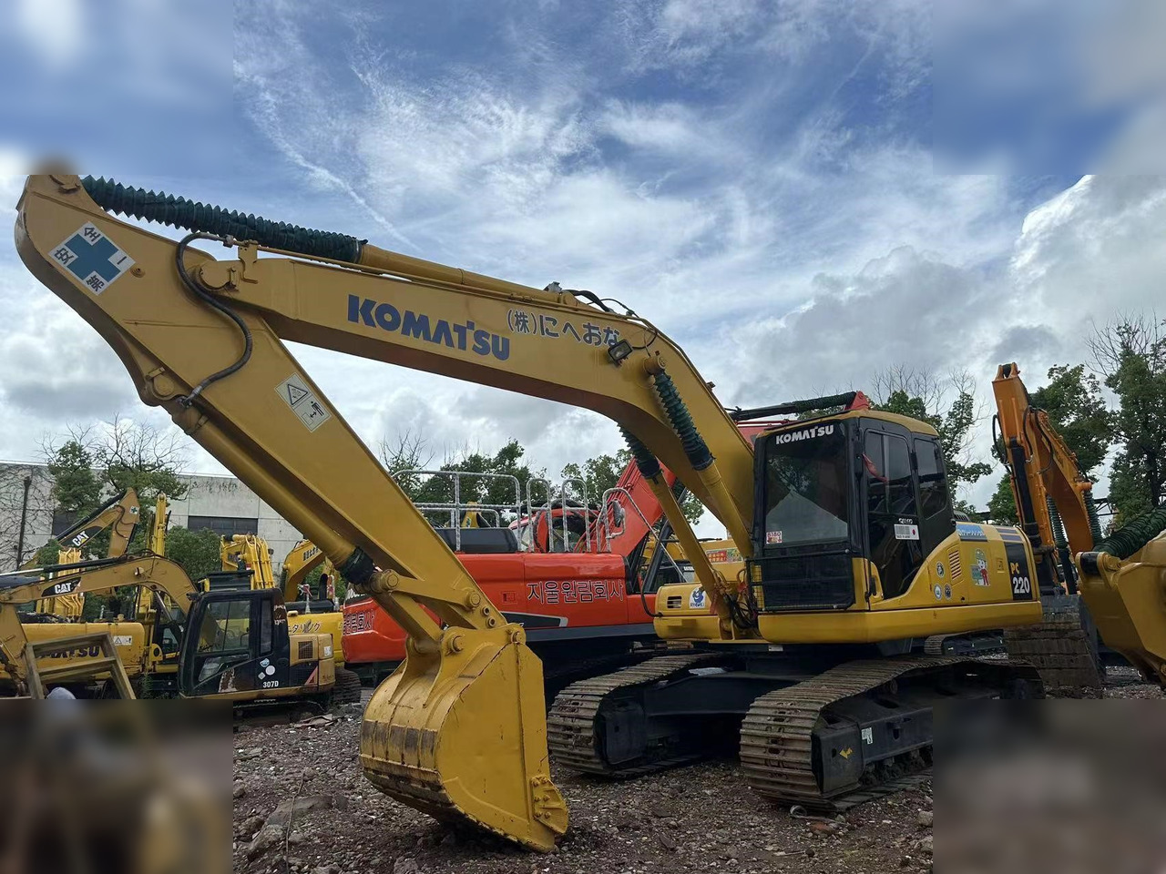 KOMATSU PC220-7 - حفارات زحافة: صور 1 KOMATSU PC220-7 - حفارات زحافة: صور 1