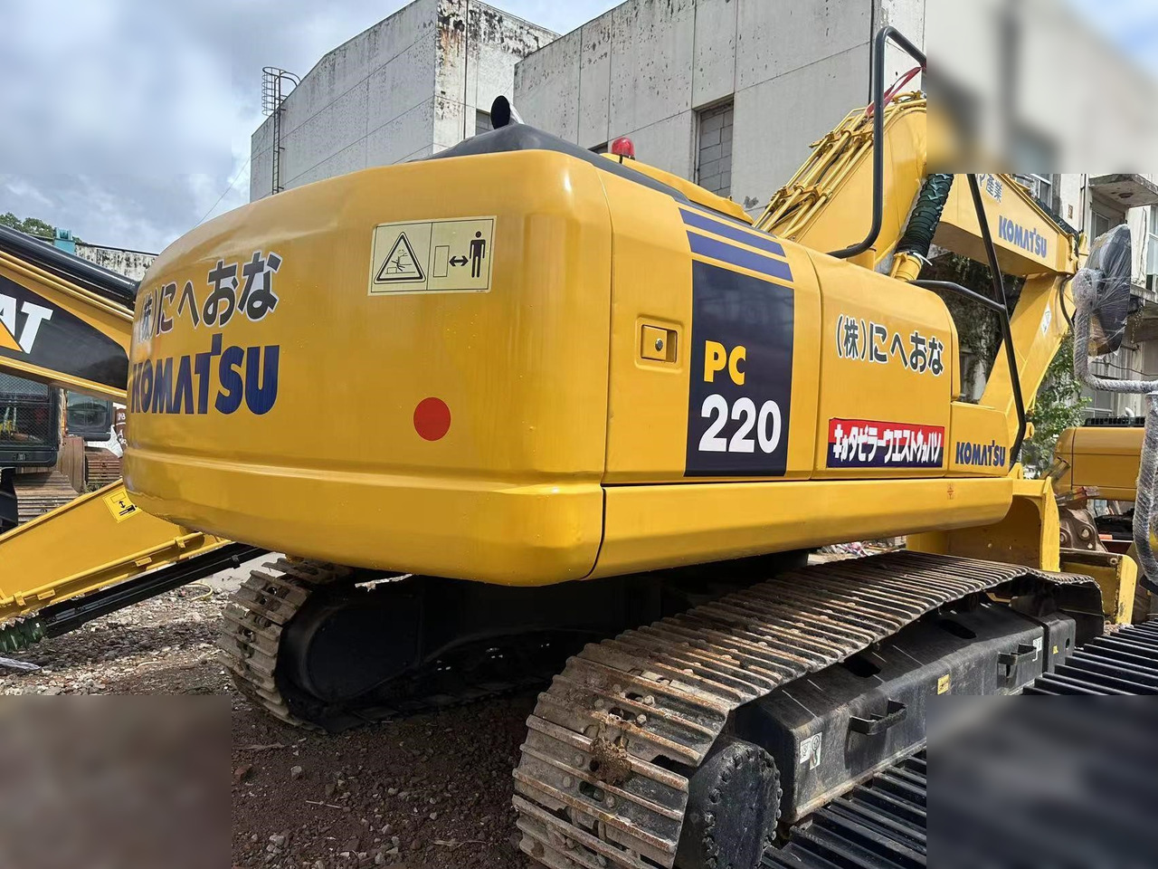 KOMATSU PC220-7 - حفارات زحافة: صور 2 KOMATSU PC220-7 - حفارات زحافة: صور 2
