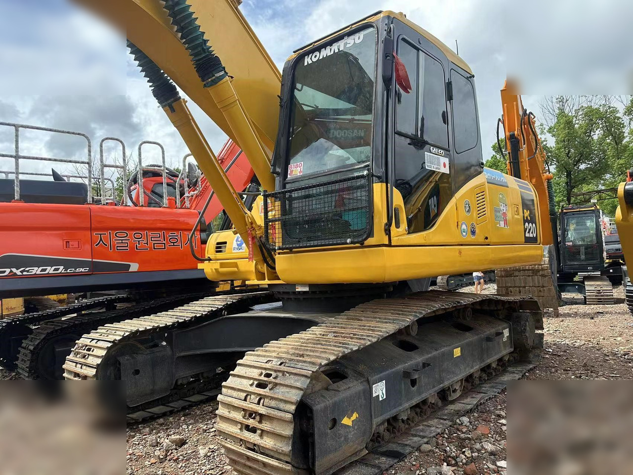 KOMATSU PC220-7 - حفارات زحافة: صور 3 KOMATSU PC220-7 - حفارات زحافة: صور 3