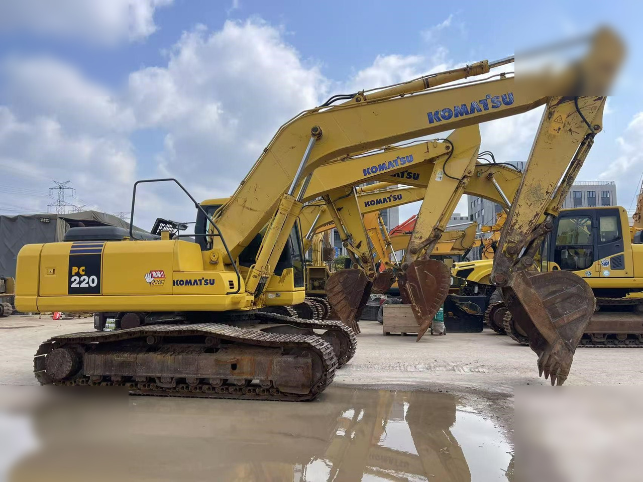 KOMATSU PC220-7 - حفارات زحافة: صور 1 KOMATSU PC220-7 - حفارات زحافة: صور 1