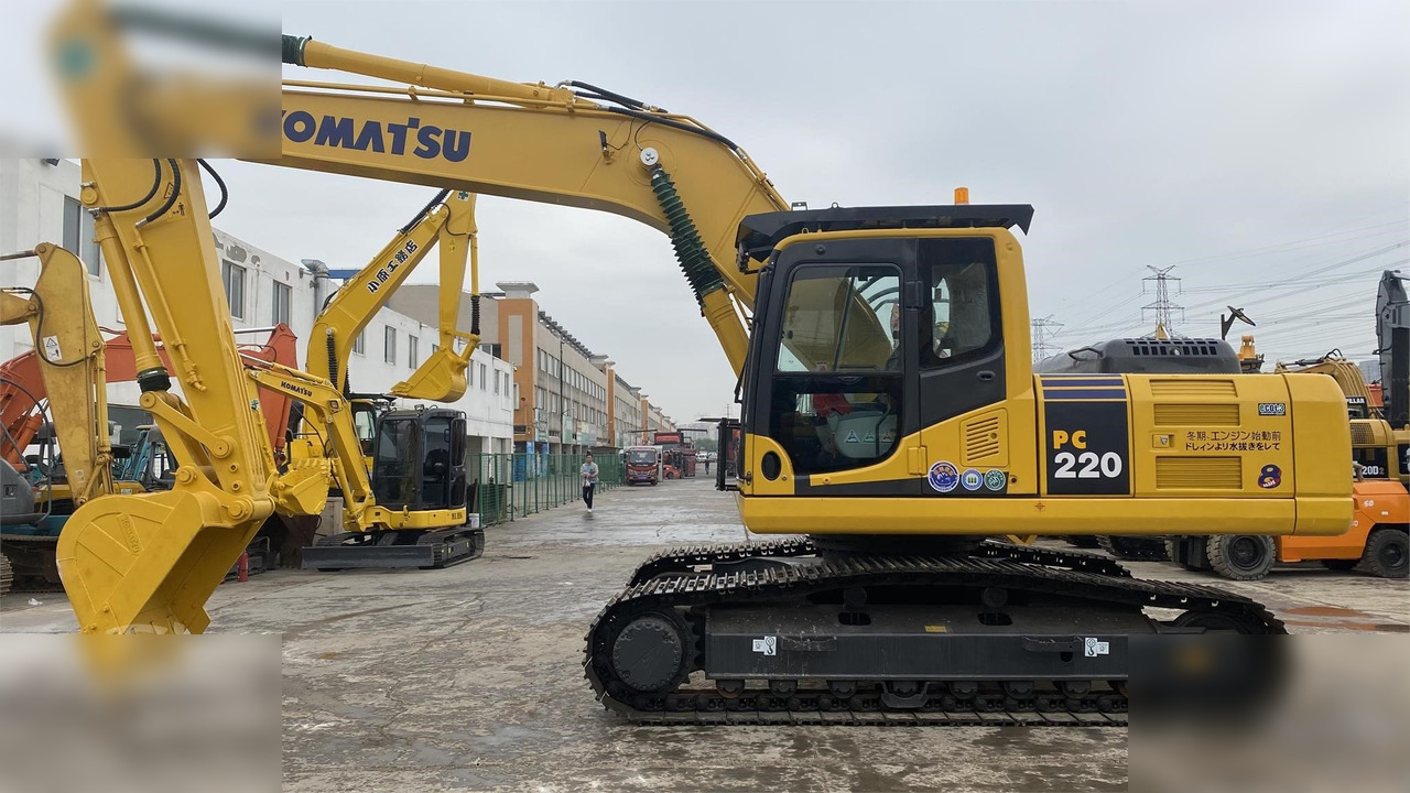 KOMATSU PC220-8 - حفارات زحافة: صور 1 KOMATSU PC220-8 - حفارات زحافة: صور 1