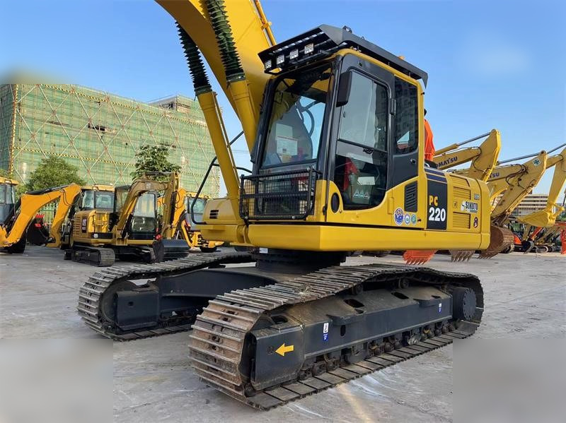 KOMATSU PC220-8 - حفارات زحافة: صور 5 KOMATSU PC220-8 - حفارات زحافة: صور 5