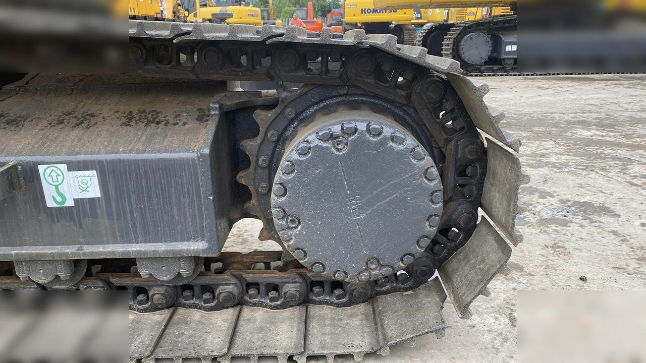 KOMATSU PC220-8 - حفارات زحافة: صور 5 KOMATSU PC220-8 - حفارات زحافة: صور 5