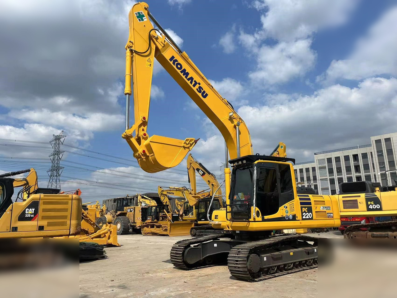 KOMATSU PC220-8 - حفارات زحافة: صور 4 KOMATSU PC220-8 - حفارات زحافة: صور 4