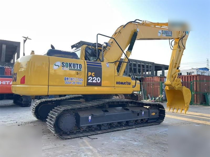 KOMATSU PC220-8 - حفارات زحافة: صور 2 KOMATSU PC220-8 - حفارات زحافة: صور 2