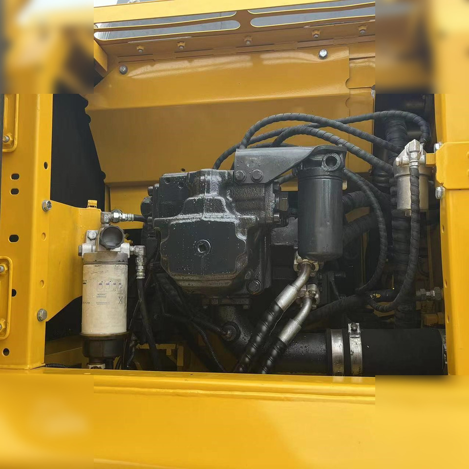 KOMATSU PC240 LC-8 - حفارات زحافة: صور 5 KOMATSU PC240 LC-8 - حفارات زحافة: صور 5