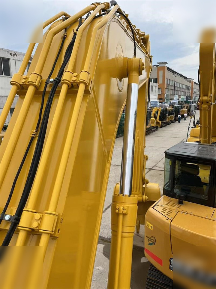 KOMATSU PC240 LC-8 - حفارات زحافة: صور 4 KOMATSU PC240 LC-8 - حفارات زحافة: صور 4