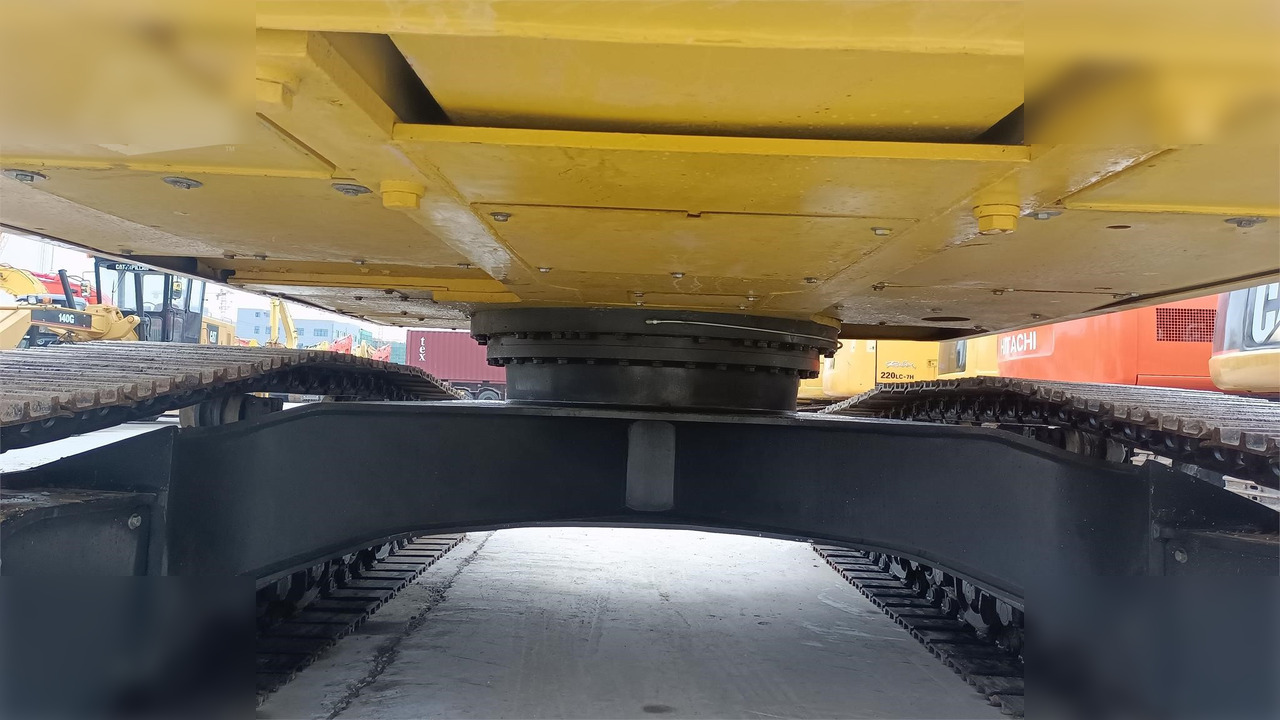 KOMATSU PC240 LC - حفارات زحافة: صور 3 KOMATSU PC240 LC - حفارات زحافة: صور 3