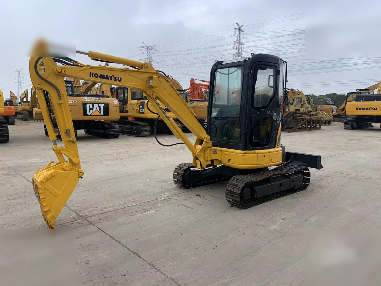 KOMATSU PC35MR-2 - حفارة مصغرة: صور 1 KOMATSU PC35MR-2 - حفارة مصغرة: صور 1