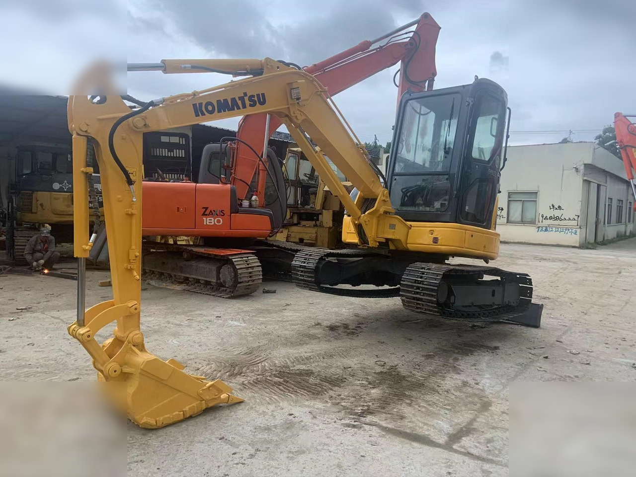 KOMATSU PC40MR-2 - حفارة مصغرة: صور 1 KOMATSU PC40MR-2 - حفارة مصغرة: صور 1