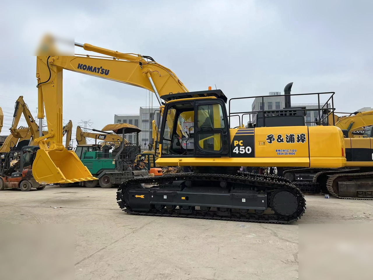 KOMATSU PC450 - حفارات زحافة: صور 2 KOMATSU PC450 - حفارات زحافة: صور 2