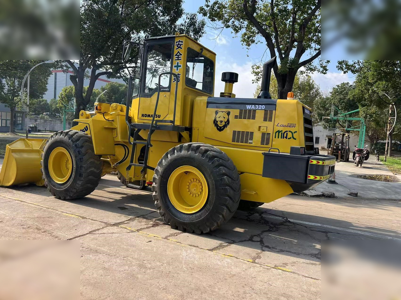 KOMATSU WA320-3 - اللودر بعجل: صور 4 KOMATSU WA320-3 - اللودر بعجل: صور 4